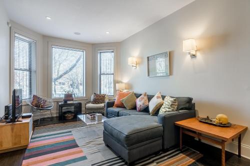 Logan Blvd Luxury! Enjoy the Well-Equipped Kitchen and Prime Location apts – khách sạn tại Logan Square