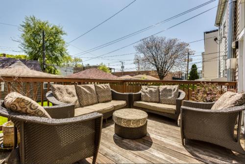 Garage Parking - Vintage Charm - and a Fabulous Location! Easily Enjoy the Best of Chicago! in Logan Square