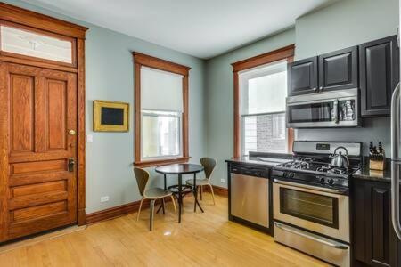 Garage Parking - Vintage Charm - and a Fabulous Location! Easily Enjoy the Best of Chicago! in Logan Square