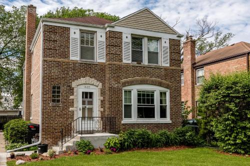 Enjoy Evanston! Slow Down After a Busy Day Sight Seeing - Walking Distance from Public Transportation apts - image 7