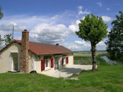 B&B Monétay-sur-Allier - Gîte Monétay-sur-Allier, 3 pièces, 4 personnes - FR-1-489-110 - Bed and Breakfast Monétay-sur-Allier