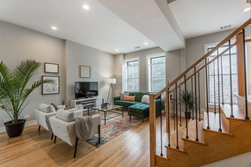 Go Grand in This Massive Old Town Mansion - Sleeps 22! apts in Old Town