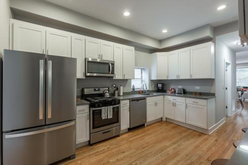 Go Grand in This Massive Old Town Mansion - Sleeps 22! apts in Old Town