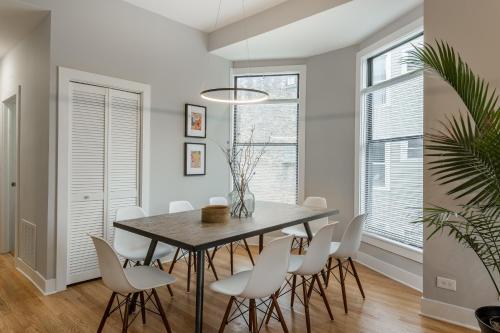 Go Grand in This Massive Old Town Mansion - Sleeps 22! apts in Old Town