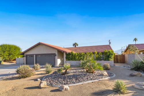 Exterior view, Cheerful villa with Pool, Spa, & Private Pickleball Court! in Bermuda Dunes (CA)