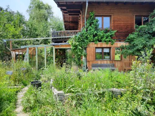 Bauernhaus im Permakultur-Garten St. Johann i. Tirol