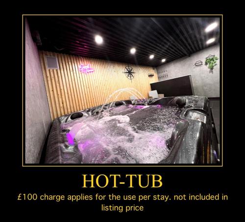 Penthouse Style Luxury 2 Bedroom House has Hot-Tub, extra fees apply gîte à louer Saltley