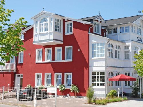 Villa To Hus in Sellin - Appartement 03 mit Balkon 64m von Ostseebad Sellin entfernt
