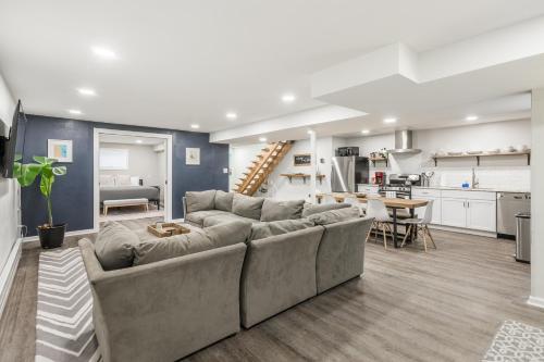 Adults Only - Walk to the United Center! Modern Touches Surround You - Check Out the Open Staircase! in University Village