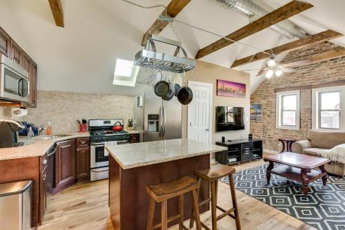 Old Town Elegance Awaits You in This Classic Chicago Stunner! apts in Lincoln Park