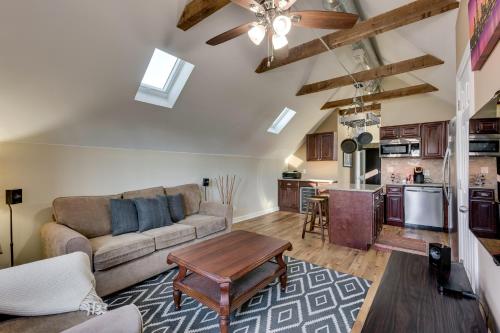 Old Town Elegance Awaits You in This Classic Chicago Stunner! apts in Lincoln Park