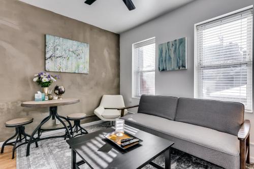 Two-Bedroom Apartment room in Welcome to West Town! 2 Bedrooms and PET FRIENDLY apts