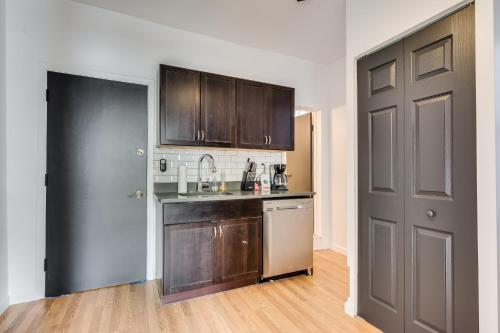Welcome to West Town! 2 Bedrooms and PET FRIENDLY apts in West Town