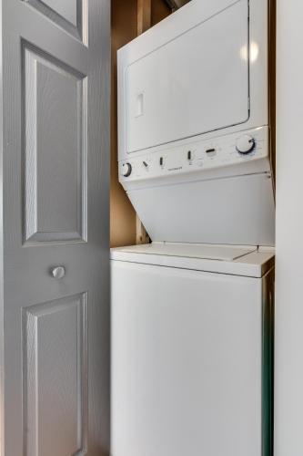 Welcome to West Town! 2 Bedrooms and PET FRIENDLY apts in West Town