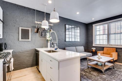 One-Bedroom Apartment room in Great 1 BR Apartment in West Town