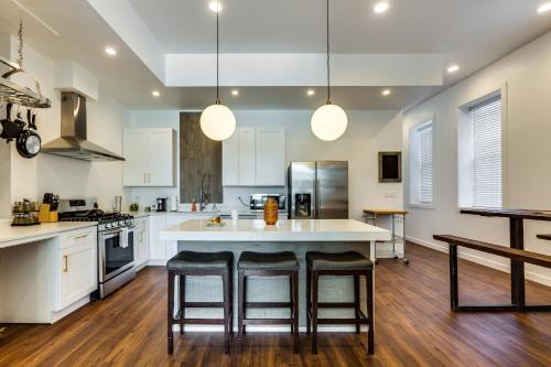 Converted Store Front Home Lets You Live Like a Local in the Heart of it All! condo in West Town