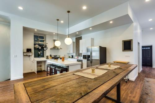 Converted Store Front Home Lets You Live Like a Local in the Heart of it All! condo in West Town