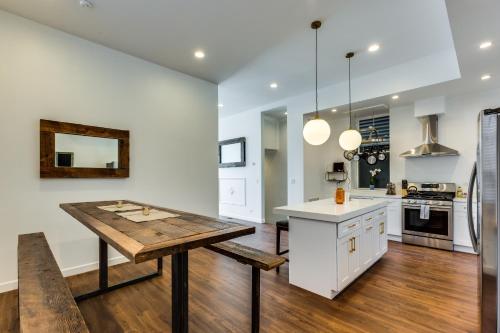 Converted Store Front Home Lets You Live Like a Local in the Heart of it All! condo in West Town