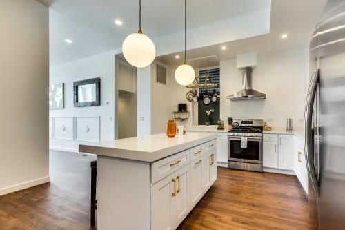 Converted Store Front Home Lets You Live Like a Local in the Heart of it All! condo in West Town