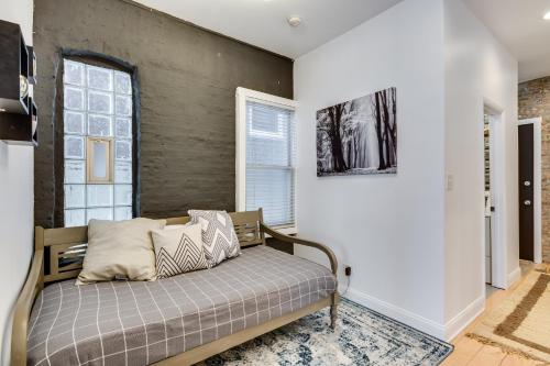 One-Bedroom Apartment image 6