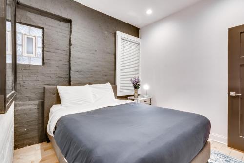 One-Bedroom Apartment image 3