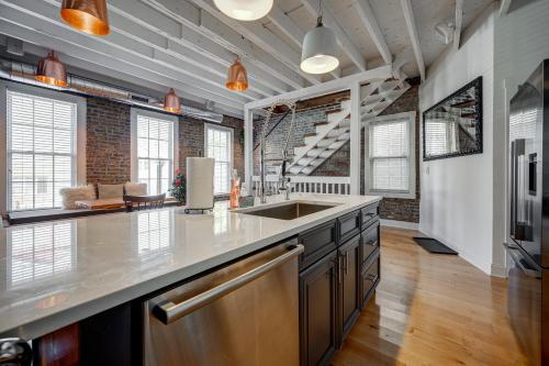 Top Floor in the Heart of West Town! Perfect for Any Group and PET FRIENDLY! apts, Chicago (foto 10)