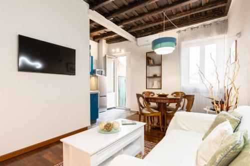 Trastevere house with balcony,quiet NEW, Roma (foto 10)