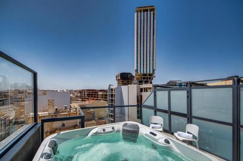Hot tub, IKYK Hotel- IK Collection in St. Julian's