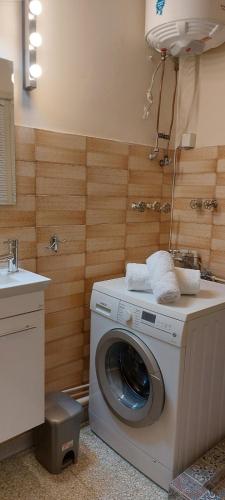 Lobelia Athens Centre -5 BD 2.5 BATH - image 4
