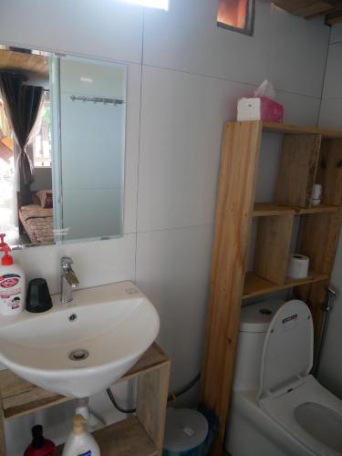 Bathroom, Xo Xon Homestay in Quang Trung