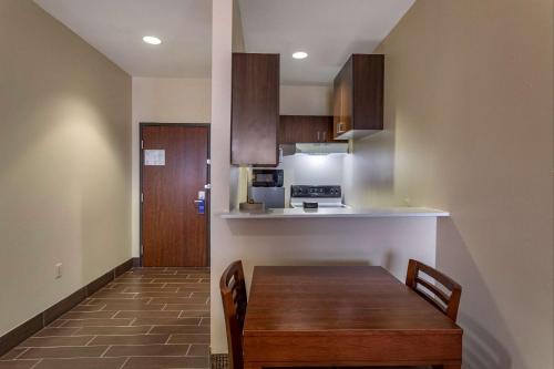 Comfort Suites Near Texas Medical Center - NRG Stadium