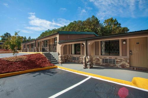 Travelodge by Wyndham Macon West in Macon, USA