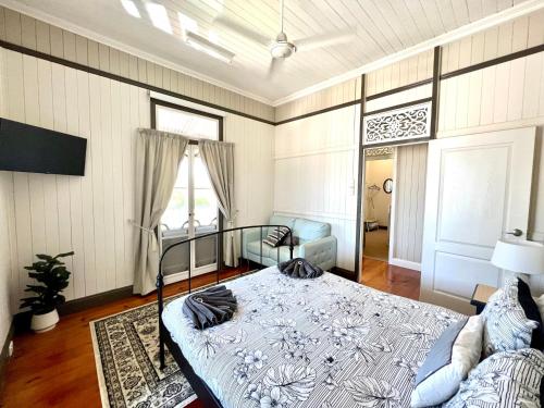 Childers Charmer with Aircon, WIFI & modern luxuries