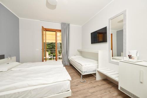 Smart Double Room with Balcony