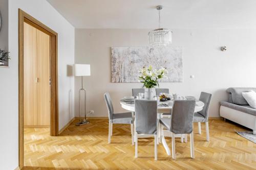 Hala Mirowska Apartments - image 9
