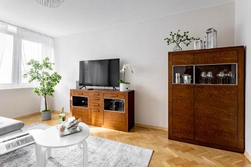 Hala Mirowska Apartments - main image