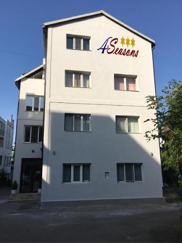 Exterior view of 4 Seasons Apartments