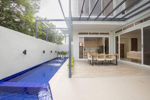 Addie's Place Camella Homes 2D Muntinlupa, Manila