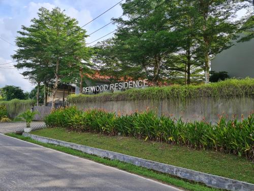 B&B Pangkalpinang - Redwood Residence - Bed and Breakfast Pangkalpinang