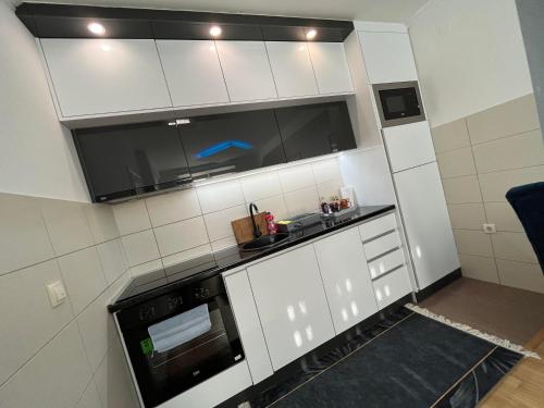 Konyha, Apartman Enjoy in Pale