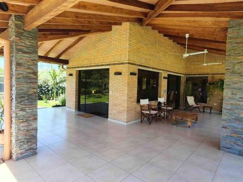 Casa con Piscina, Quincho, Cancha de Futbol/Volley in San Bernardino