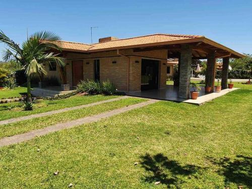 Casa con Piscina, Quincho, Cancha de Futbol/Volley in San Bernardino