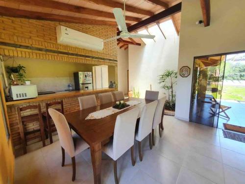 Casa con Piscina, Quincho, Cancha de Futbol/Volley in San Bernardino