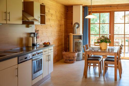 2 bedrooms, 4 beds