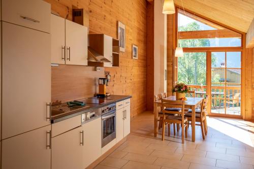 2 bedrooms, 4 beds