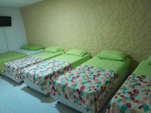 5 twin beds