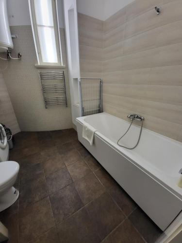 Standard One-Bedroom Apartment image 9