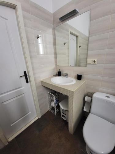 Standard One-Bedroom Apartment image 4