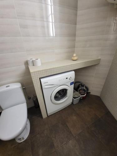Standard One-Bedroom Apartment image 2