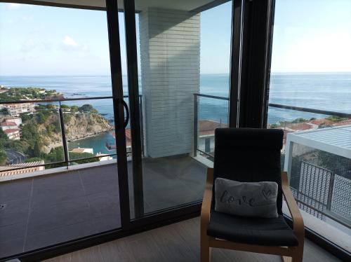 Apartamento con vistas al mar y piscina